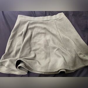 H&M Divided Skirt Women’s Medium Green Flowy